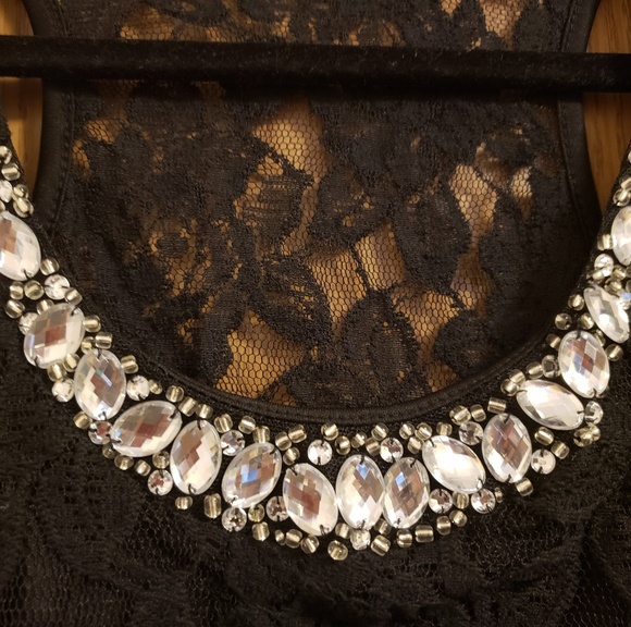 Lacy Black Crop Top - Picture 2 of 4